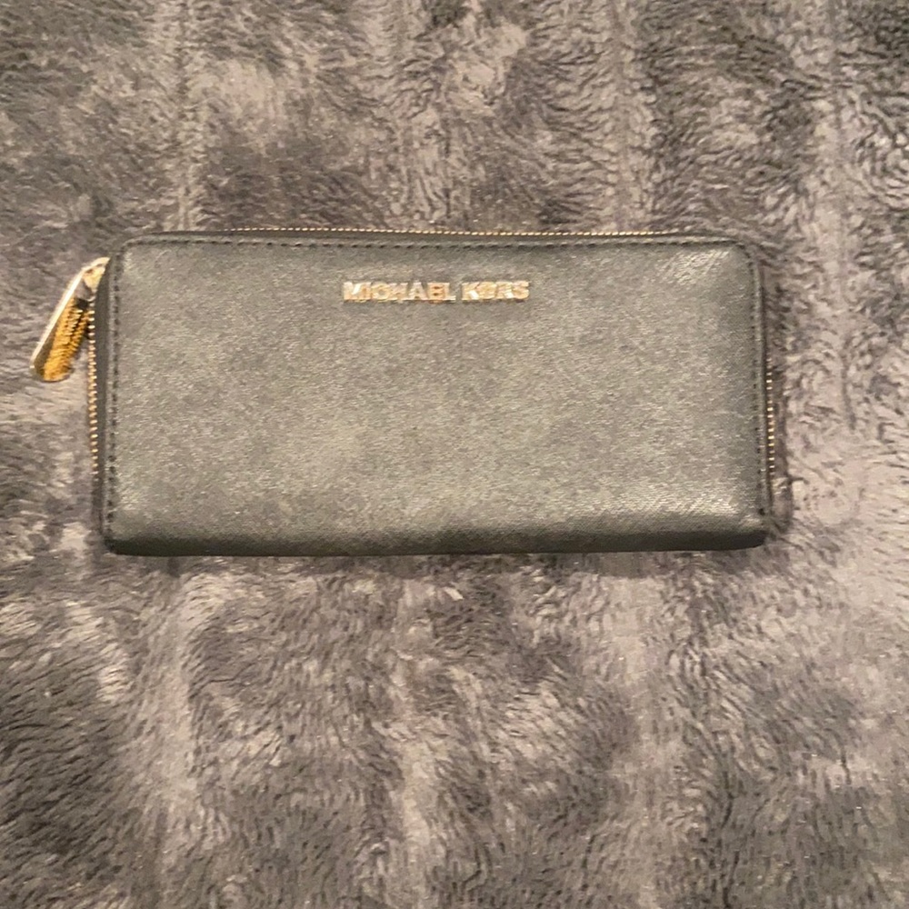 Michael Kors Zip Wallet